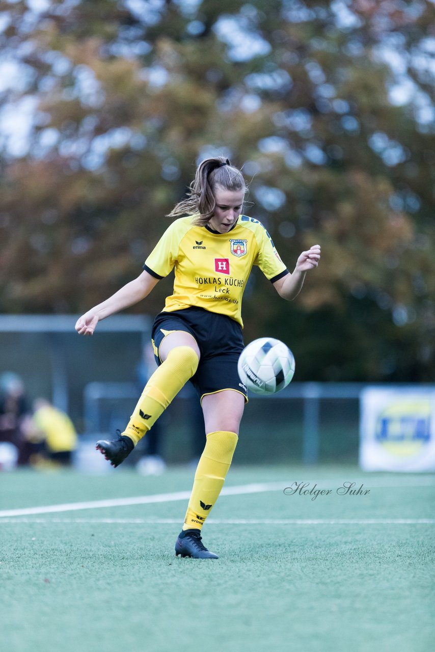 Bild 351 - F SSC Hagen Ahrensburg - SV Frisia 03 Risum-Lindholm : Ergebnis: 2:0